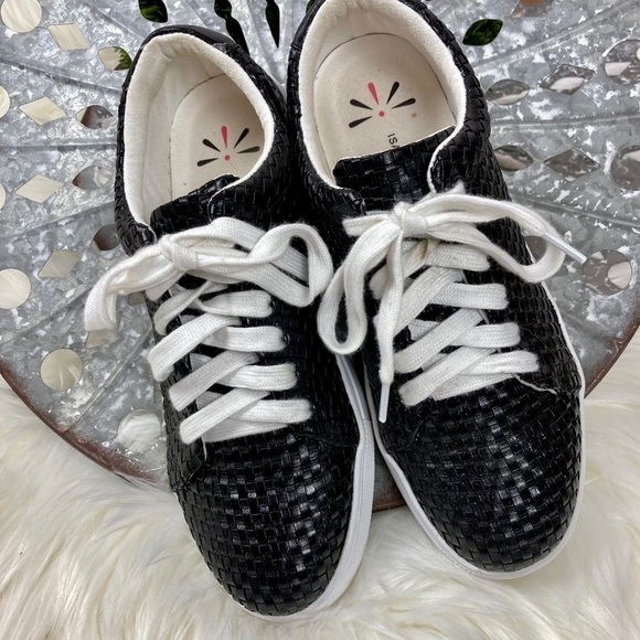 Isaac Mizrahi Live Woven Black Sneakers - Picture 2 of 9